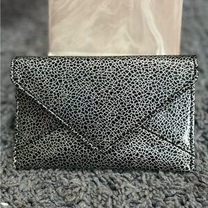 NWOT Relativity brand black silver crackled designed card holder